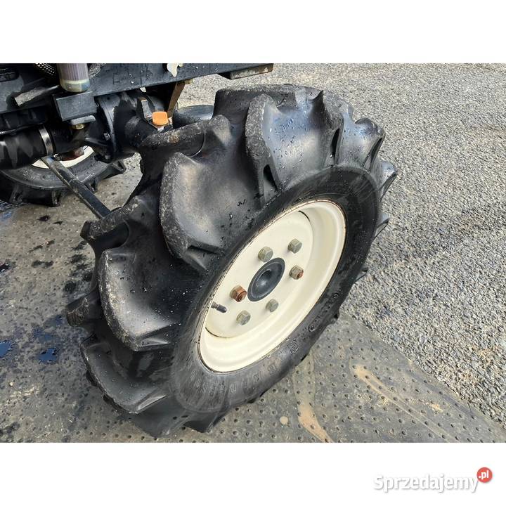 Traktor Yanmar F200S Traktor 4x4 z TUZ