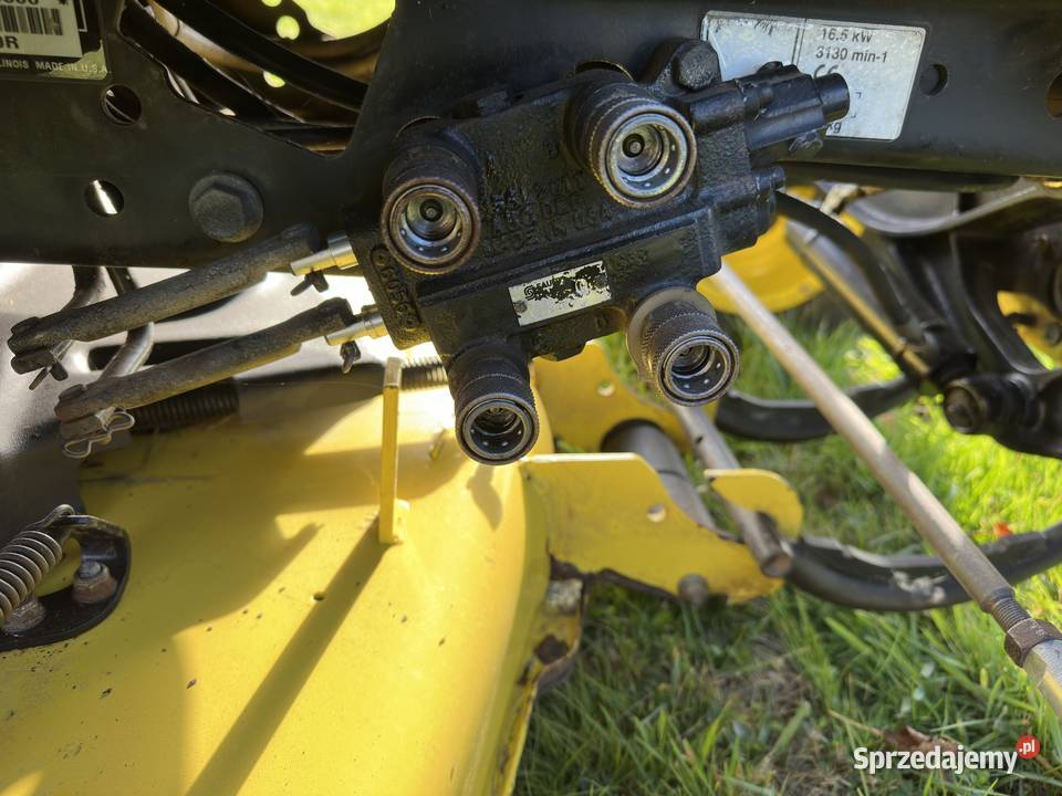 Traktorek ogrodowy John Deere x740