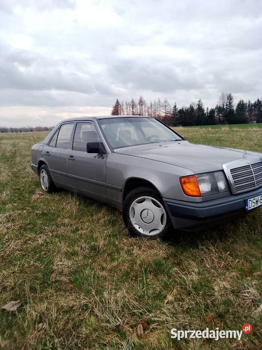 Mercedes W 124 200 diesel wąska listwa nieuszkodzony Świebodzice