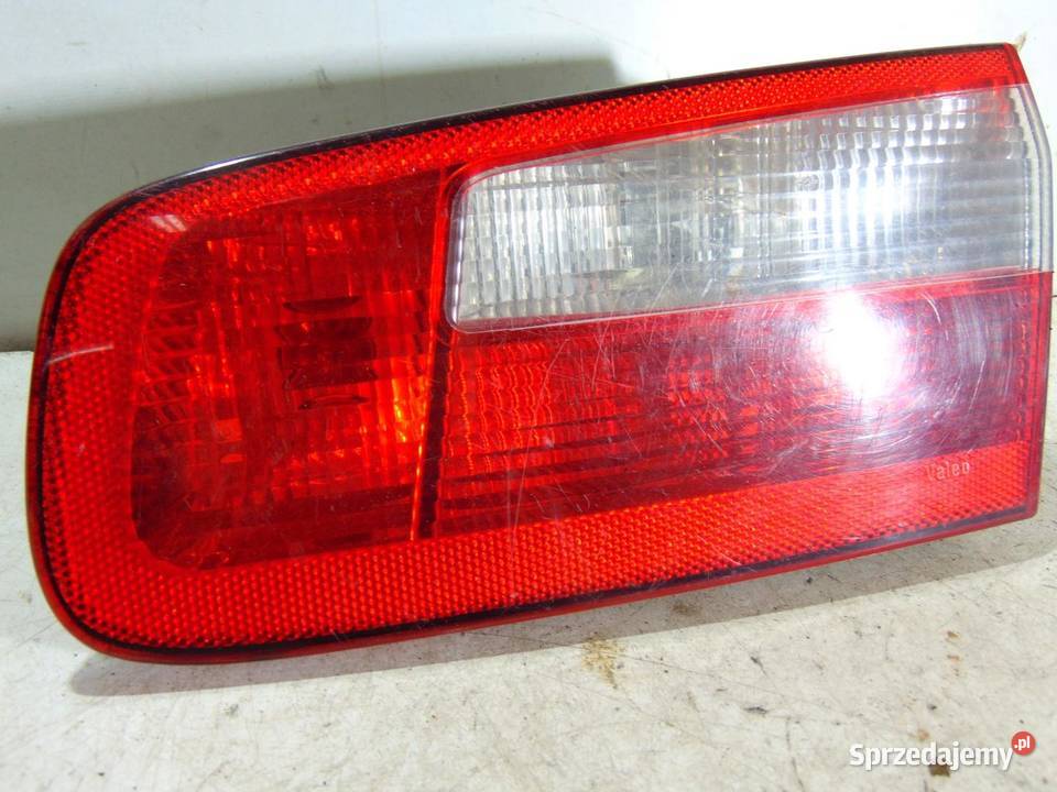 LAMPA PRAWA TYLNA TYŁ KLAPY RENAULT LAGUNA II osobowe