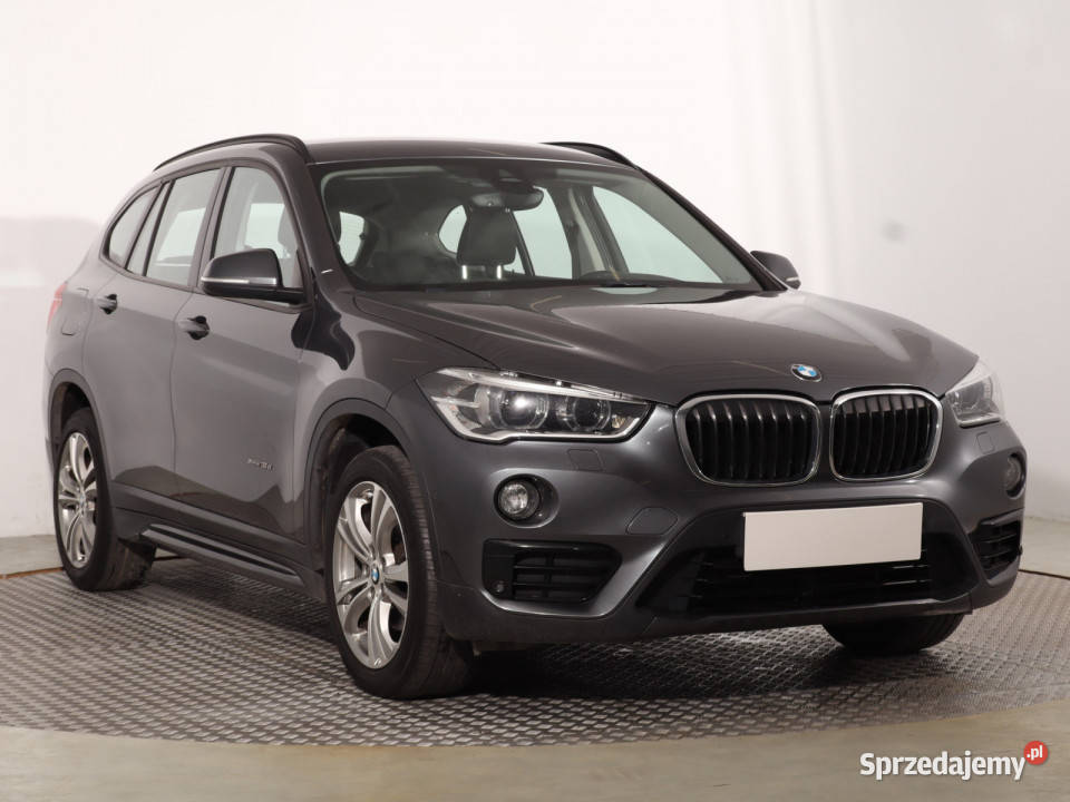 BMW X1 xDrive18d światła LED