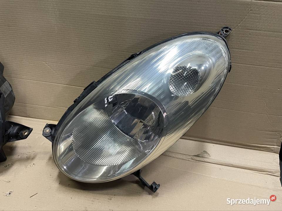 Reflektor lampa przód przednia Nissan Micra k12 sprzedam