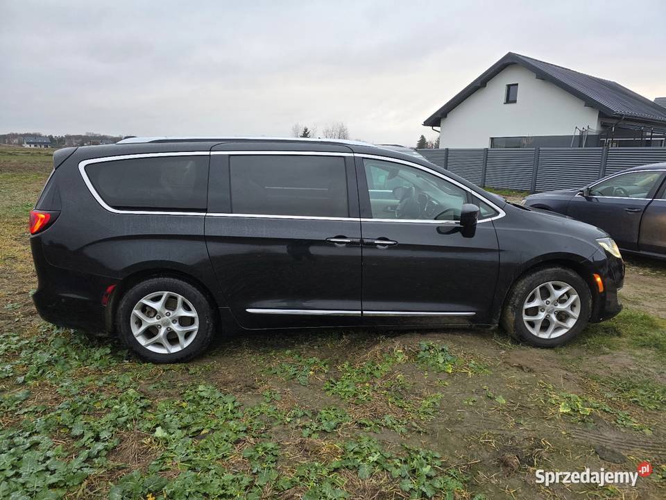 Chrysler pacifica 2018r touring L wersja 8osób Lublin