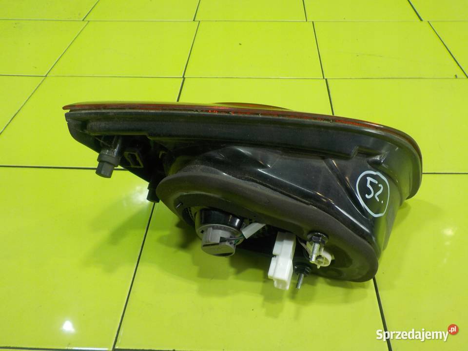 HYUNDAI SANTA FE 22 CRDI 12r lampa w klape prawa Lampy tylne Suków