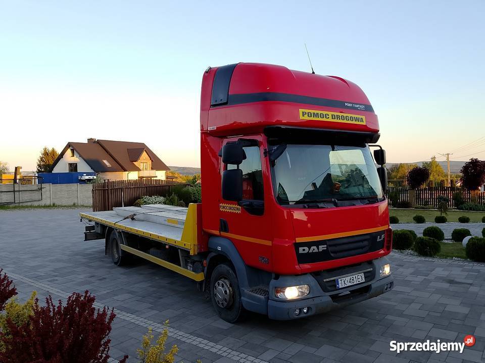 Usługi autolawetą transport aut maszyn Transport specjalistyczny świętokrzyskie Ostrowiec Świętokrzyski