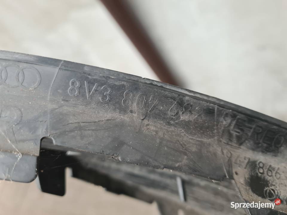 Zaslepka halogenu zderzaka Audi A3 8v 8V3807682 Poznań