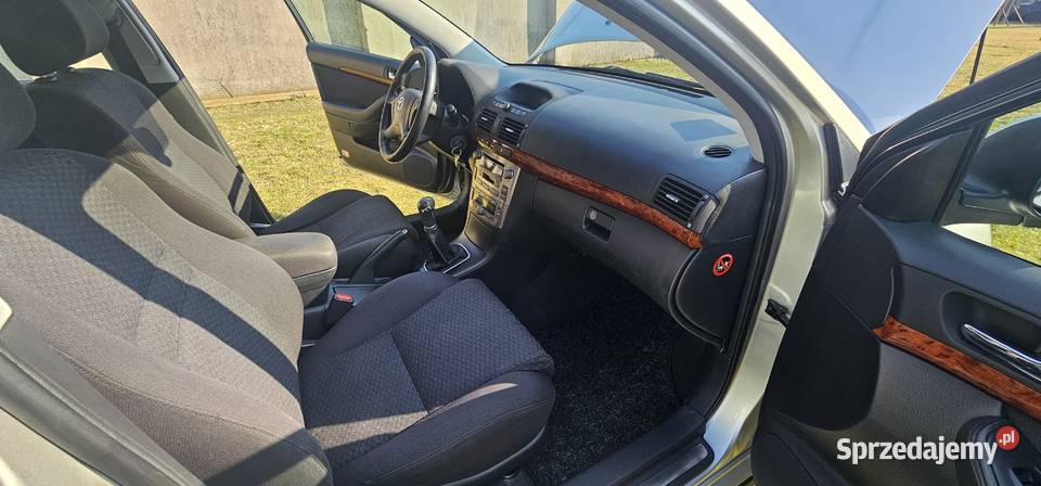 Toyota Avensis T25 sedan 18 Benzyna 2004 278997km sprzedam