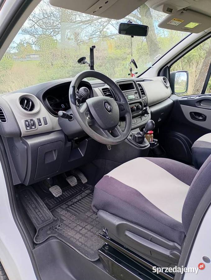 Renault Trafic 9 osób kampervan kamper Rok produkcji 2015 świętokrzyskie Sędziszów
