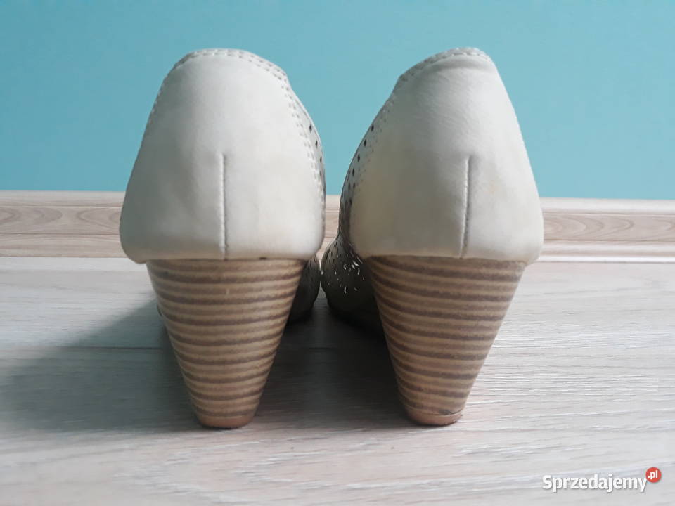 Beżowe ażurowe buty z odkrytymi palcami 38 Kraków