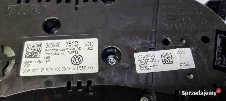 LICZNIK ZEGAR VOLKSWAGEN PASSAT B8 3G0920751C Lipno sprzedam
