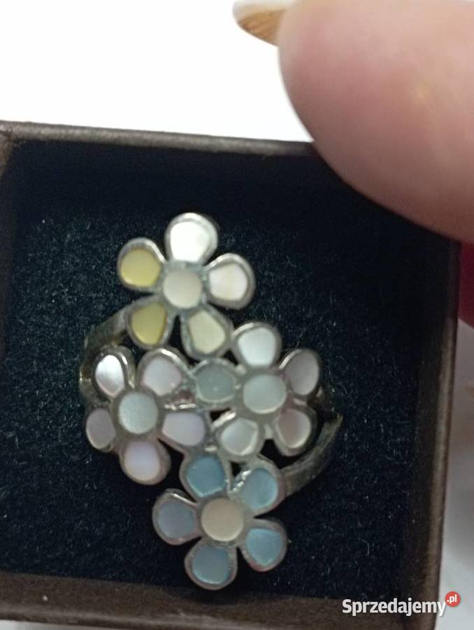 Pierścionek srebrny kwiatki Radom