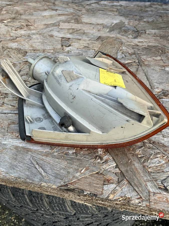 Mercedes w202 kierunkowskaz lewy 2028260143 Kierunkowskazy