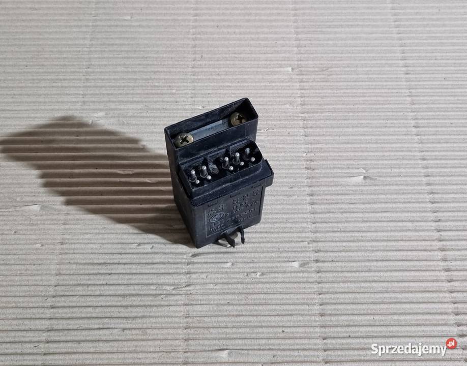 Przekaźnik świec żarowych BMW TDS 12212246473