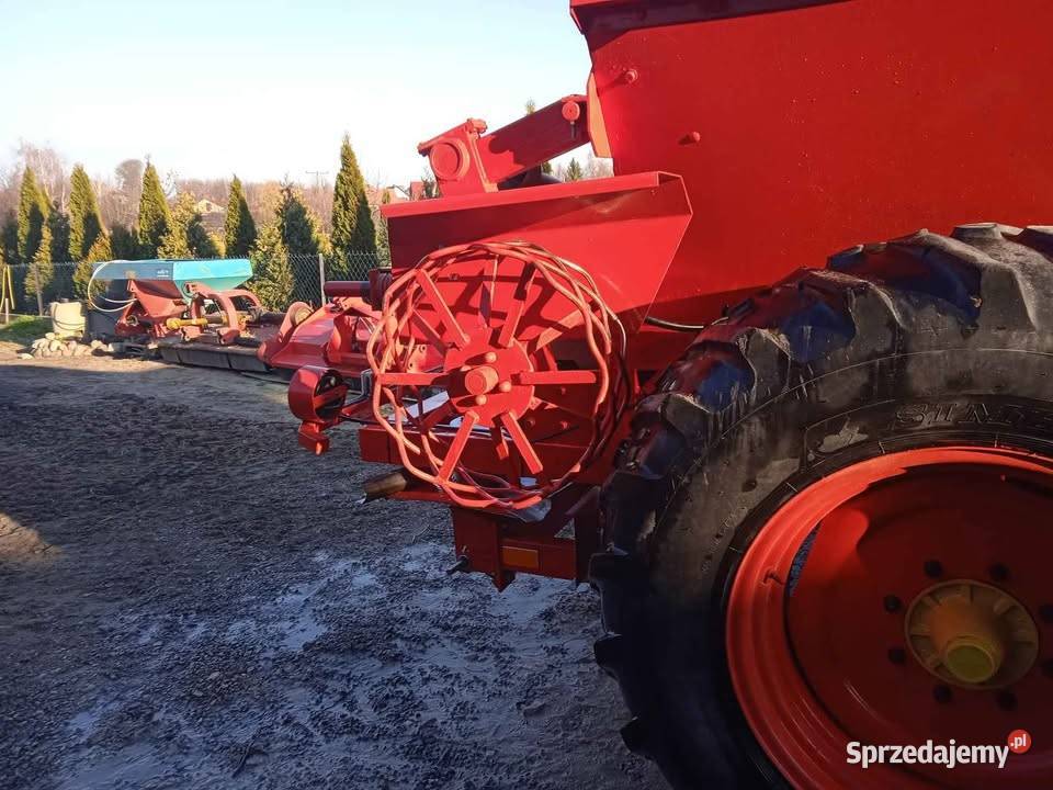 Bredal rozsiewacz wapna nawozu solidny sprawny Radomyśl Wielki
