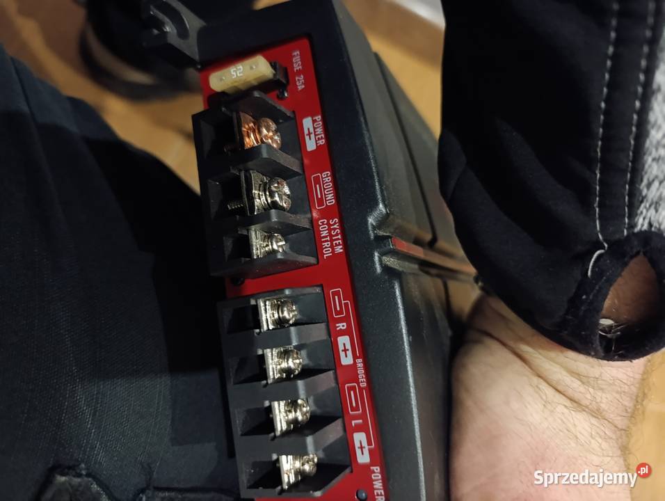 Skrzynia basowa pionierwzmacniacz