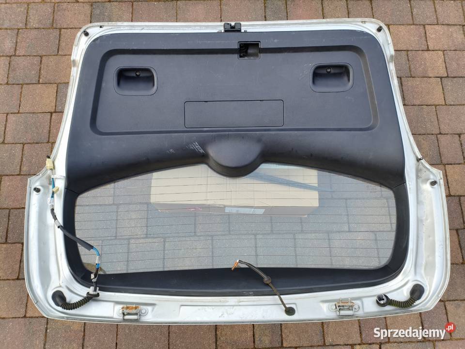 Klapa Bagażnika Toyota Corolla Verso II Srebrna