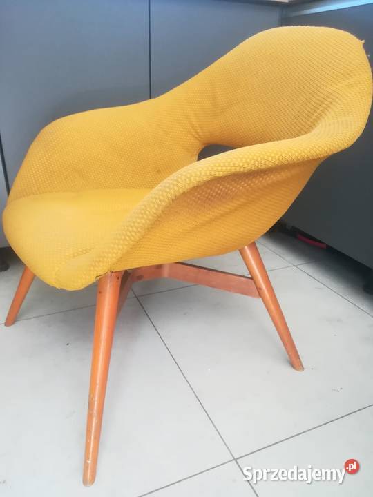 Fotel lata 60 muszelka projekt Miroslav Navratil Kąty Wrocławskie