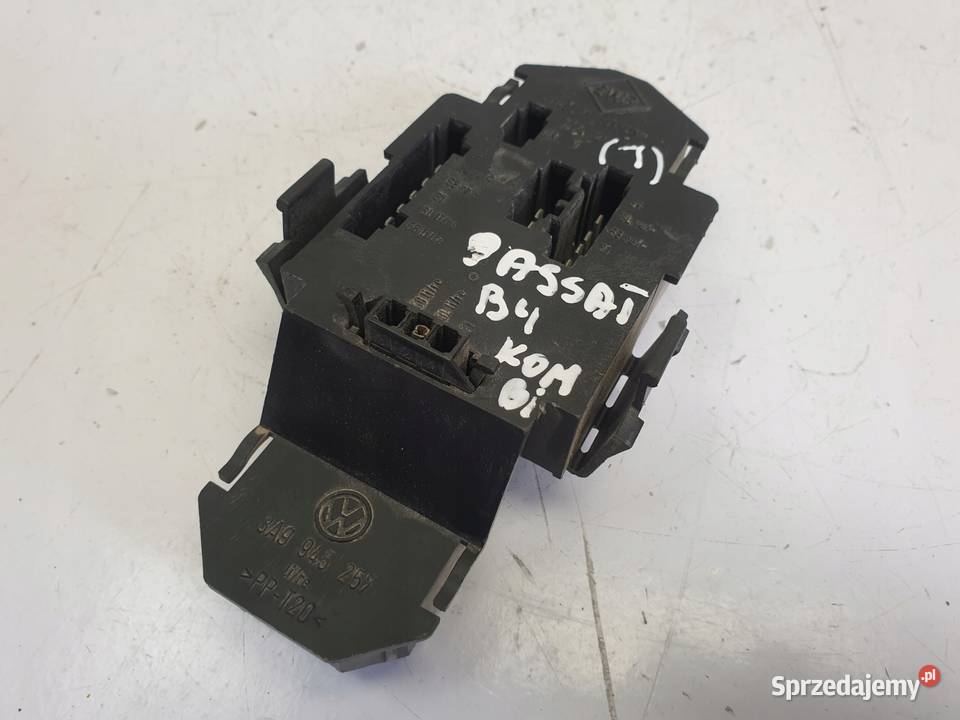 Passat B4 kombi WKŁAD TYLNEJ LAMPY Lewy tył Rudka