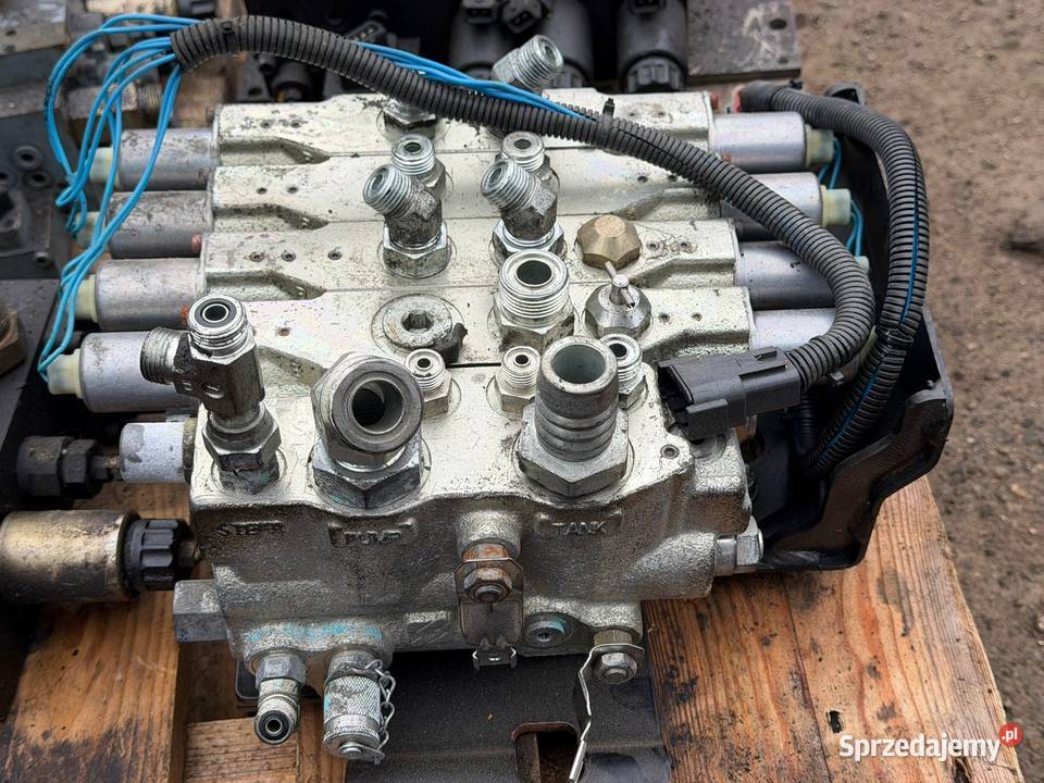 Rozdzielacz hydrauliczny czterosekcyjny HYSTER Antonie