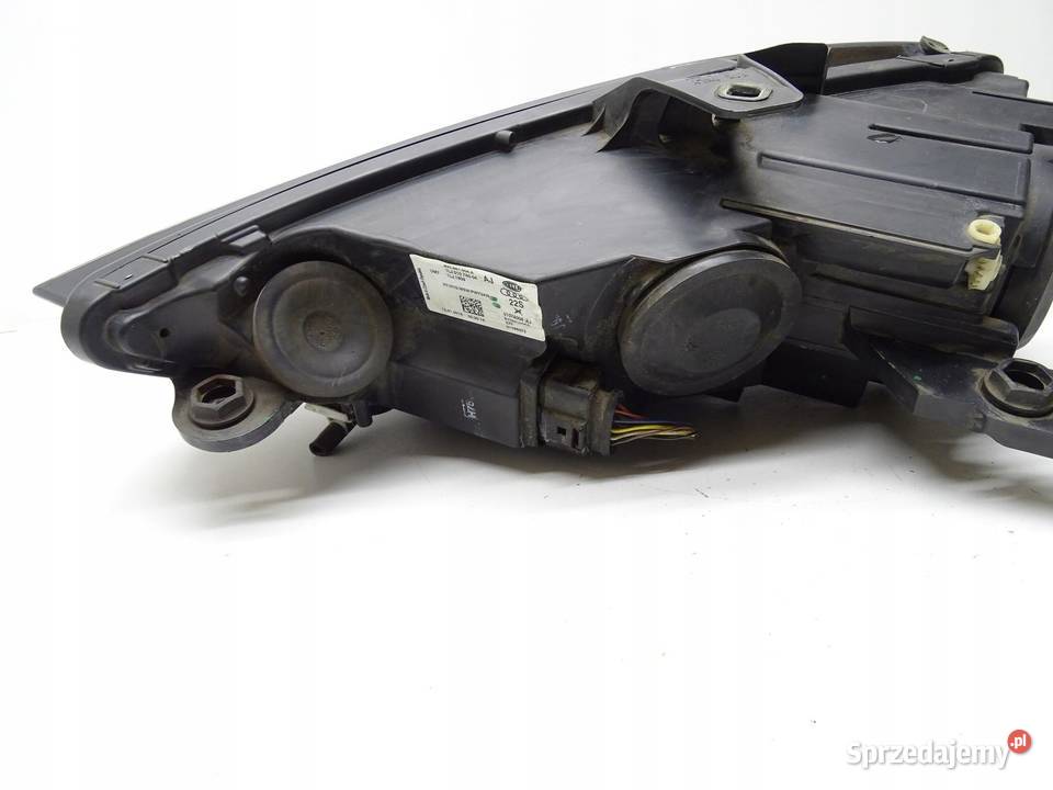 LAMPA REFLEKTOR PRAWA PRAWY PRZÓD PRZEDNIA AUDI