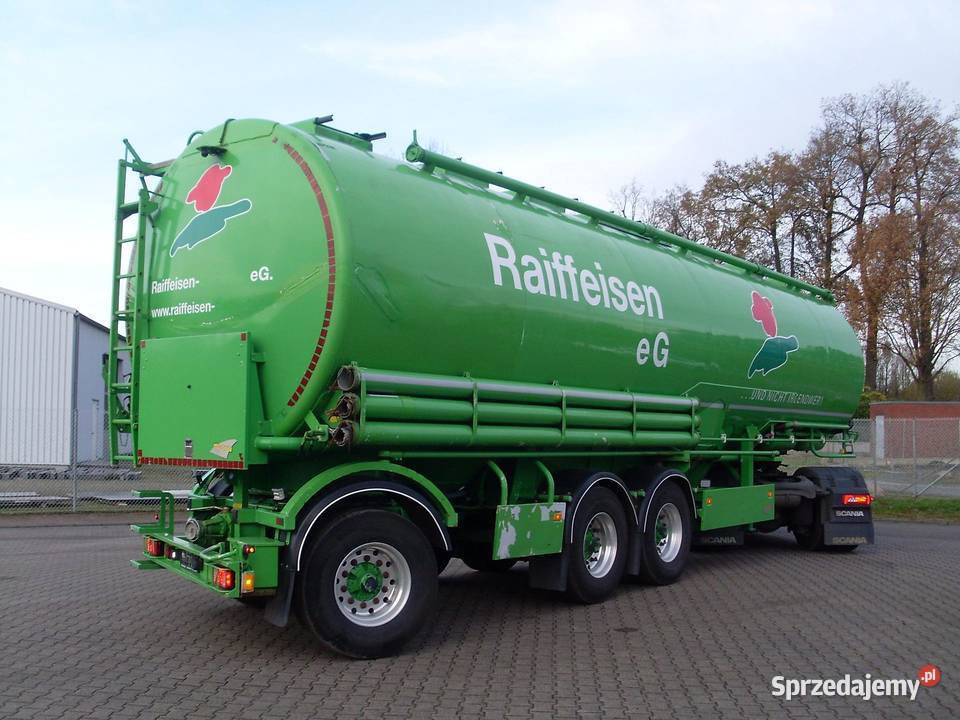 Scania ciagnik z sprezarka Welgro naczepa Warszawa