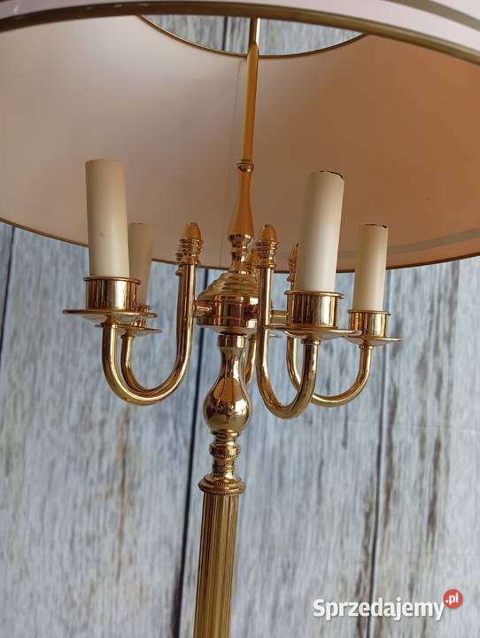 Stylowa lampa podłogowa z polerowaną mosiężną Byczyna
