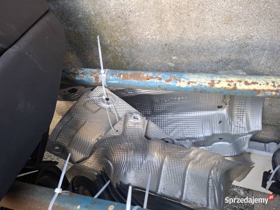 Dacia dokker oslona termiczna wydechu komplet Rok produkcji 2018 Zduńska Wola