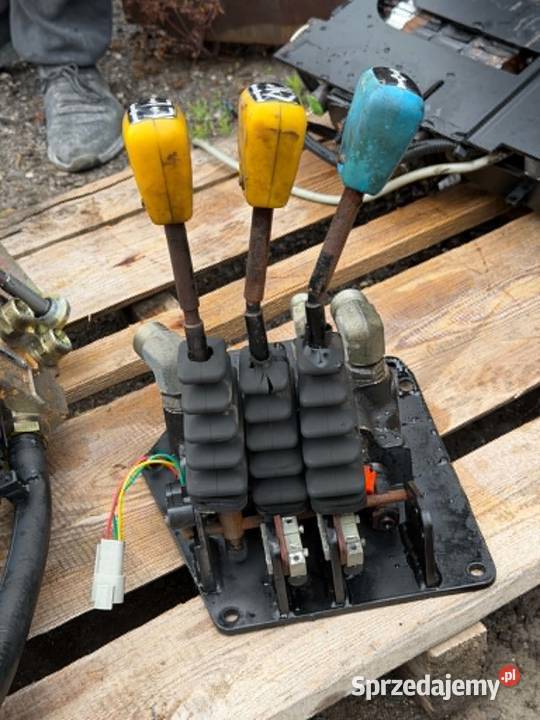 Rozdzielacz hydrauliczny trzysekcyjny CLARK Antonie sprzedam