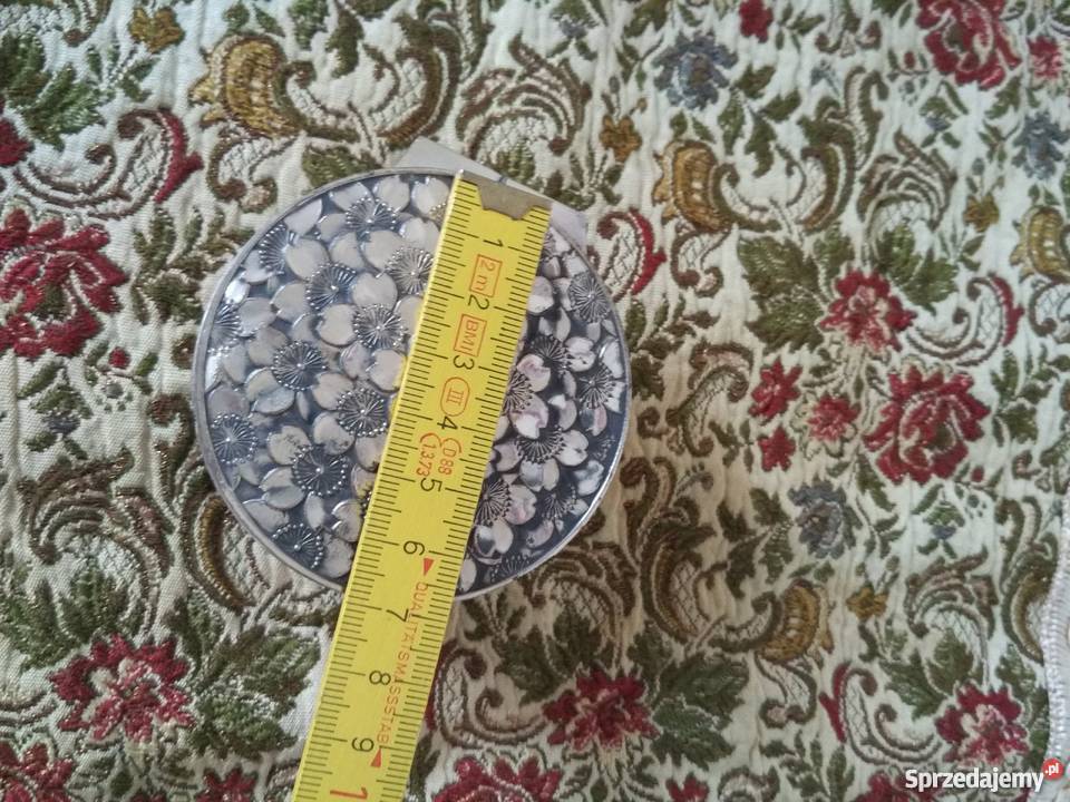 Okrągłe puzederko na biżuterięmetalowe małopolskie