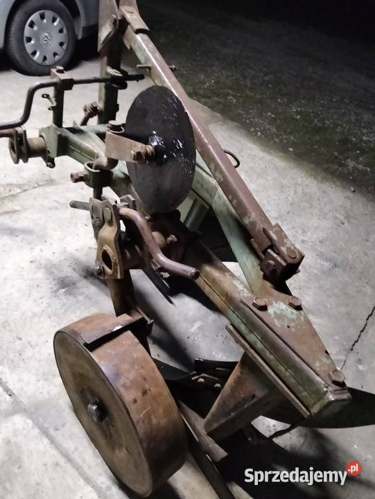 Sprzedam 3 pługi dwu skibowe z krojem Huta Koszary sprzedam