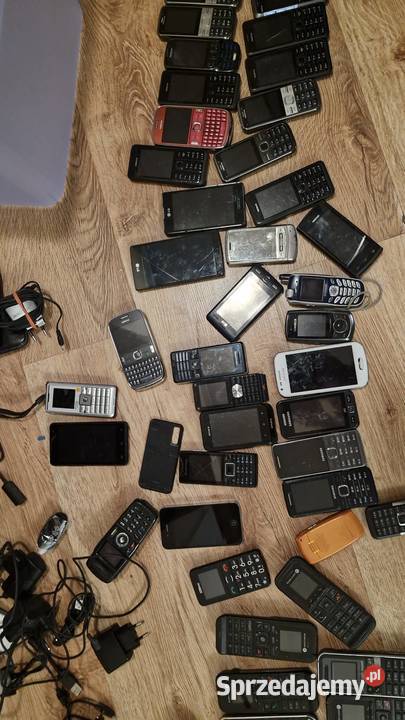 Zestaw telefonów komórkowych z akumulatorami i Poznań