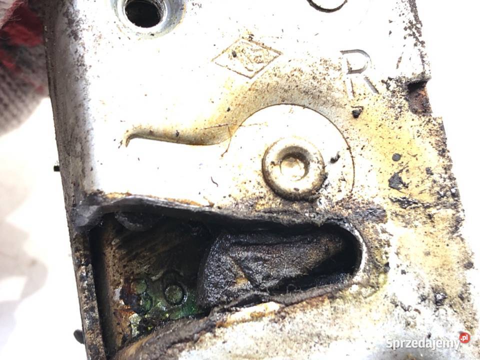 ZAMEK KLAPY TYŁ MITSUBISHI PAJERO I Terenowy