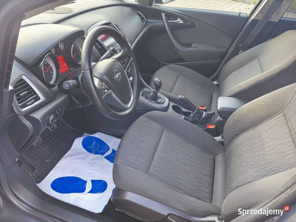 Opel Astra J sedan lift 16cdti 110 2015r Bez ad