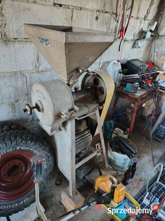 młynek śrutownik na kamienie 30 Żołynia