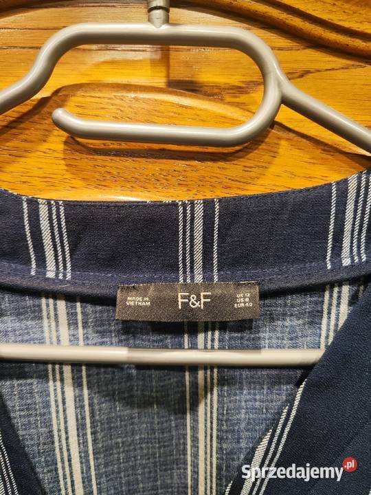 Elegancka bluzka na wzór koszuli L40 FF z dekoltem Piaseczno