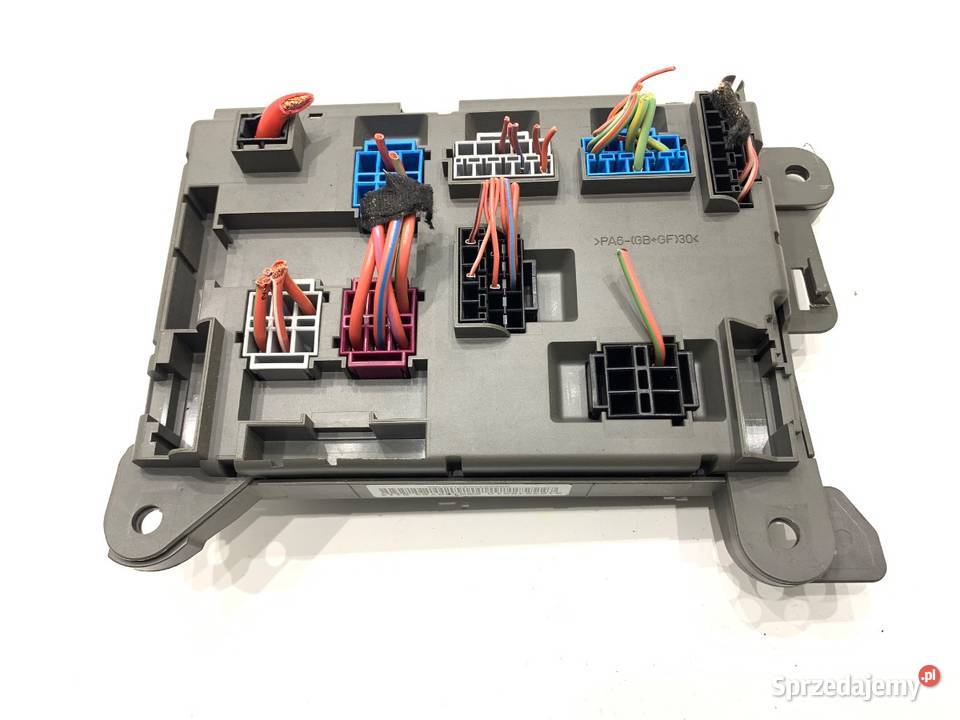 SKRZYNKA BEZPIECZNIKÓW BMW E70 B010105300 SUV