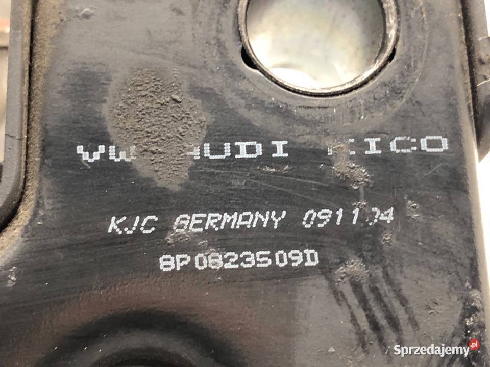 ZAMEK MASKI PRZÓD AUDI A3 8P Hatchback