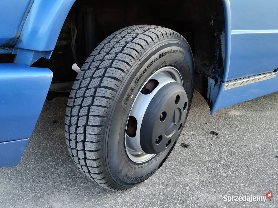 mercedes Vario 43 614 d autobus zarejestrowany w Polsce Sieradz