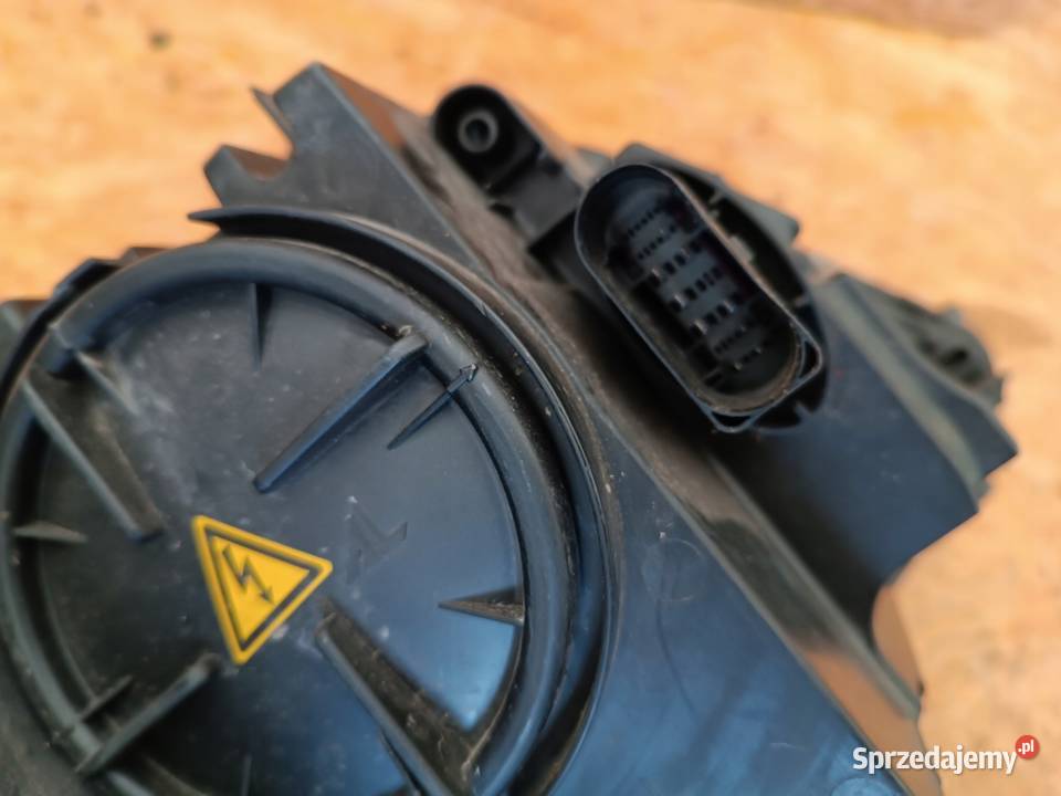 LAMPA LEWY PRZÓD REFLEKTOR XENON 7N1941033D osobowe