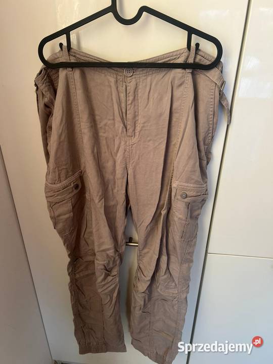 Beżowe spodnie z ciekawym krojem L sprzedam