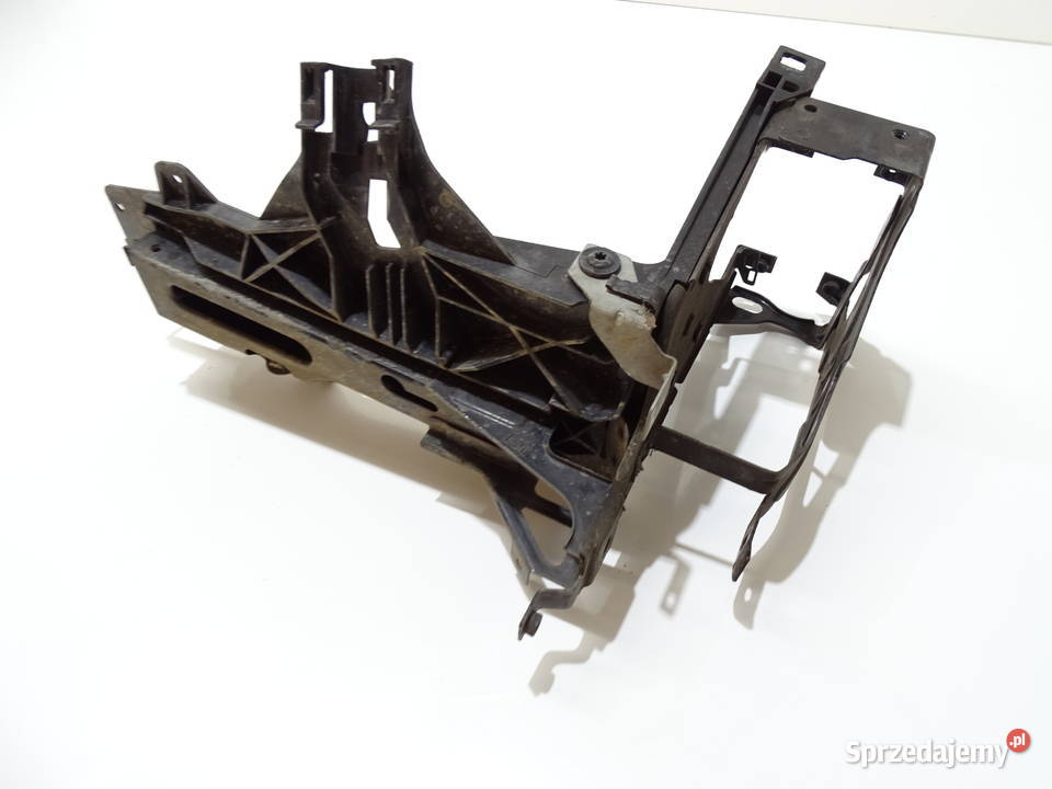 WSPORNIK OKULAR LAMPY PRAWY PRZÓD BMW F10 F11 osobowe Strzyżewice sprzedam