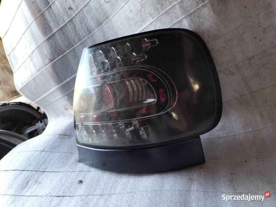 LAMPA PRAWA TYLNA PRAWY TYŁ AUDI A4 B5 SEDAN lampy tylne Oświetlenie