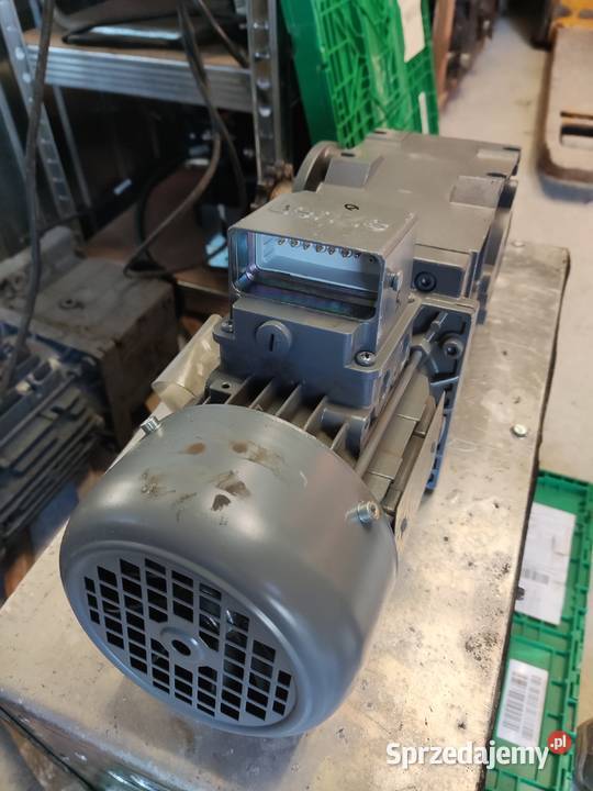 Motoreduktor Kątowy 025kW 400V 110 obrmin Produkcja Libusza