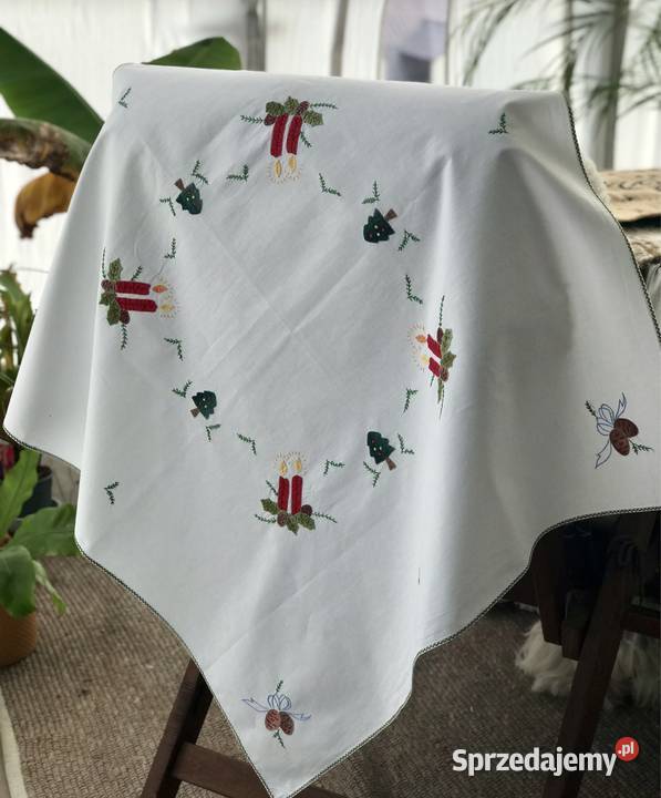 Świąteczny obrus serweta ręcznie wyszywany biały mazowieckie Warszawa