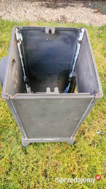 Piecyk żeliwny szamotowy wyprodukowany w Murowana Goślina