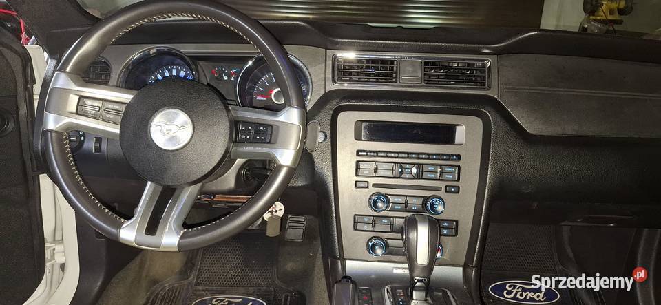 Ford Mustang 37 V generacja V6 poliftowy mały Jastrzębie-Zdrój