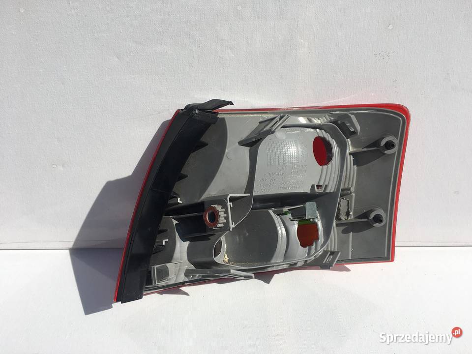 AUDI A4 8E9 LEWA LAMPA TYŁ KOMBI Ostroróg