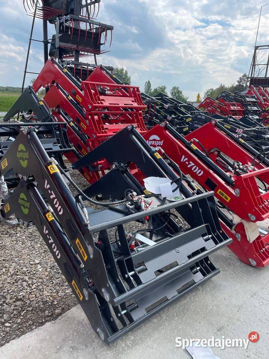 Ładowacz czołowy firmy Agrosped model V700 nieuszkodzony Kije
