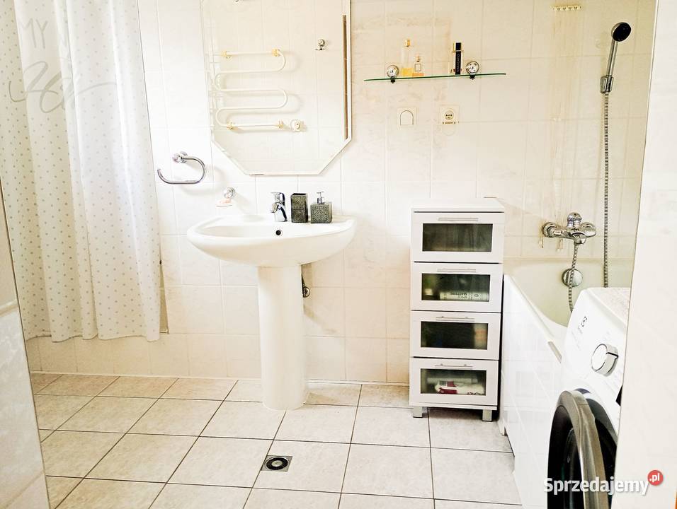 Dom wolnostojący o powierzchni 160m2 2 garaże Rok budowy 1999 Płoty