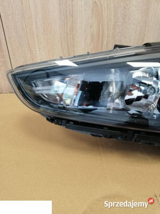 Hyundai i30 III reflektor lewy przód lubelskie Kozubszczyzna